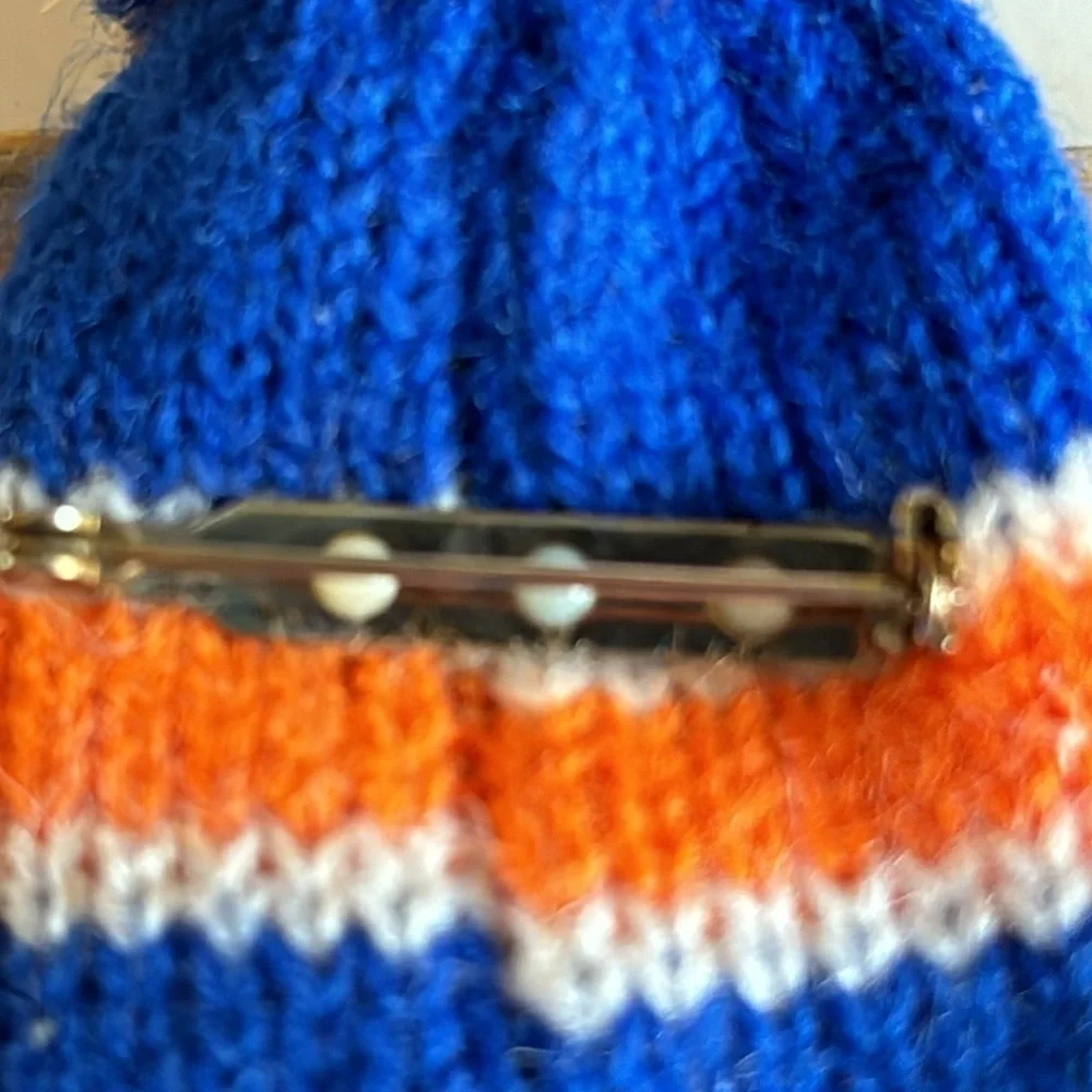 Oilers Vintage Pins and Badges, Edmonton Oilers Vintage Hat Toque Pin VTg